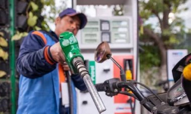 आज फिर हुई पेट्रोल और डीजल के दाम में बढ़ोतरी  ,लगातार बढ़ोतरी जारी