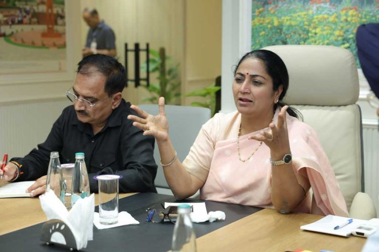 Attack on CM Rekha : दिल्ली के मुख्यमंत्री रेखा गुप्ता पर जनसुनवाई के दौरान हमला,  आरोपी को पुलिस ने दबोचा