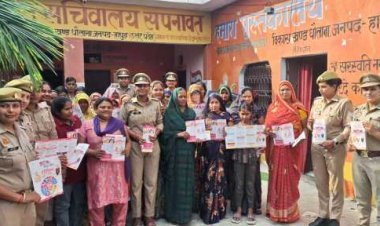 Hapur News : शक्ति पूजन के दिवस पर मिशन शक्ति के तहत किया जागरूक