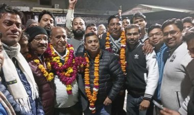 हापुड़ बार एसोसिएशन चुनाव: देवेंद्र सिंह नवादा बने अध्यक्ष और रवि कुमार चुने गए सचिव, जीत के बाद माता चंडी के दरबार में टेका माथा